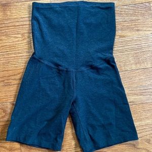 Women’s maternity biker shorts